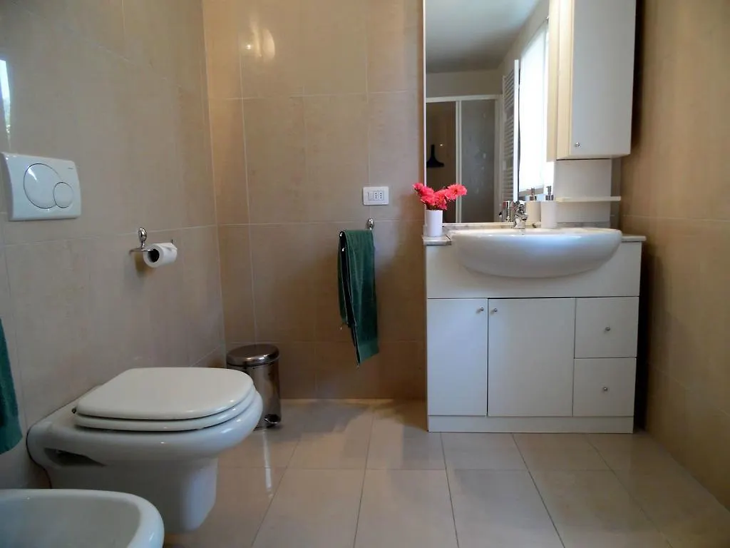 Fabulous Villa in Barasso near Lake Comerio 0*,  Italia