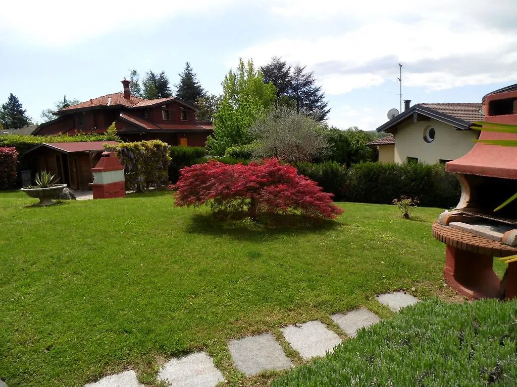 Fabulous Villa in Barasso near Lake Comerio